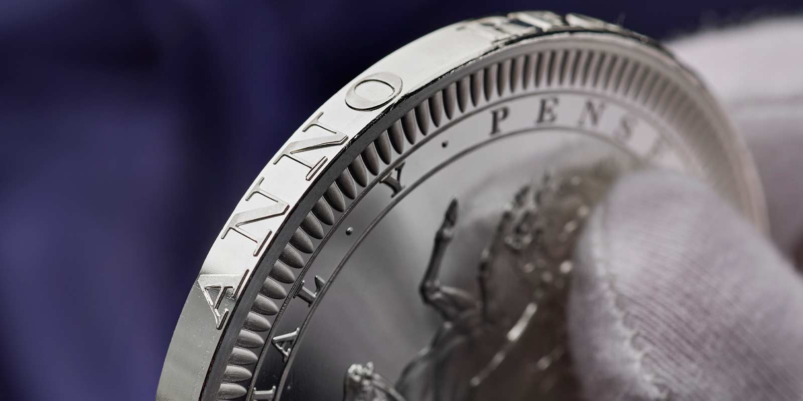new-great-engravers-coin-edge-1.jpg