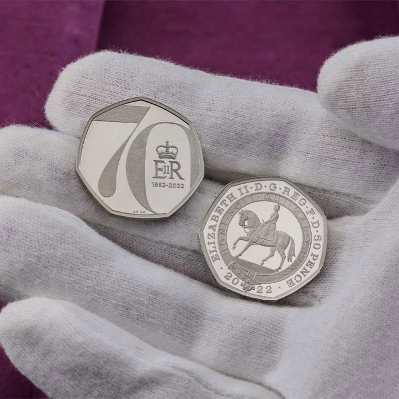 The Royal Mint unveils commemorative coins for The Queen’s Platinum Jubilee