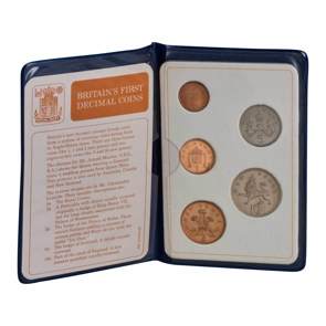 1971 Britain’s First Decimal Coin Set in Blue Wallet