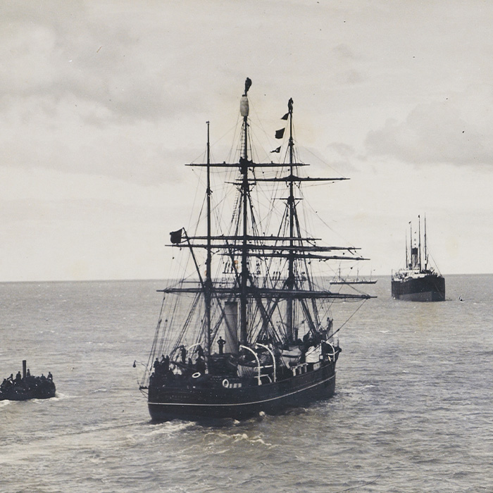 Navigating History: the RRS Discovery