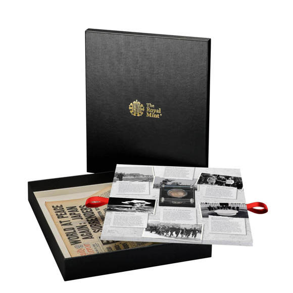 End of the Second World War 2020 £5 Gold Proof Coin with a Newspaper