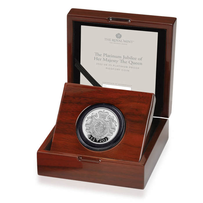 The Platinum Jubilee of Her Majesty The Queen 2022 UK £5 Platinum Proof Piedfort Coin 